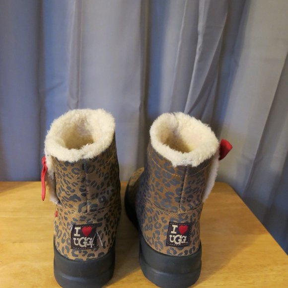 I LOVE UGGS RED BOW CHEETAH PRINT BOOTS SIZE 6 - Picture 2 of 6